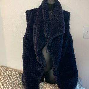 NVLT navy faux-fur vest